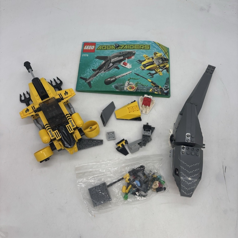LEGO 7773 Aqua Raiders Tiger Shark Attack 100% Complete with Manual